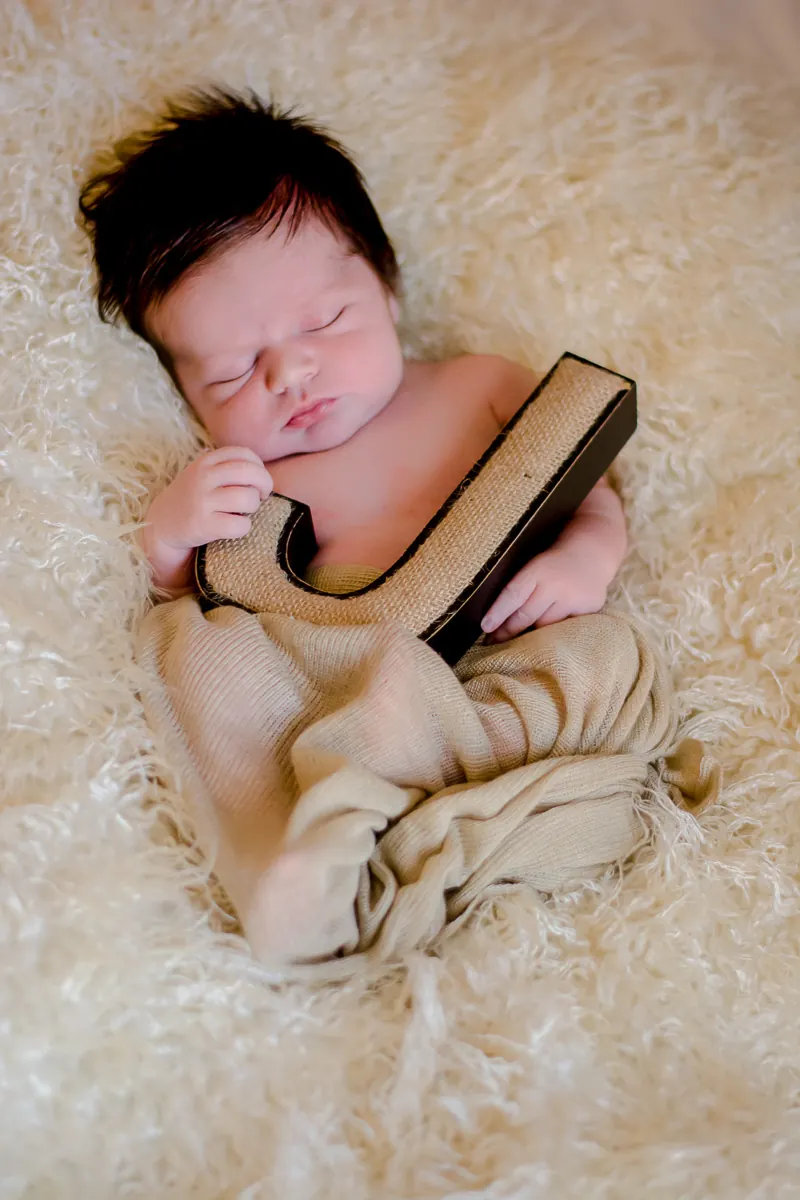 Storytelling photograph from the Newborns collection.